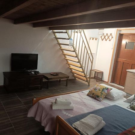 Βαχος Rooms 4 Tseratsia Bagian luar foto