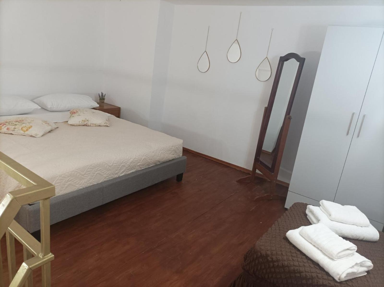 Βαχος Rooms 4 Tseratsia Bagian luar foto