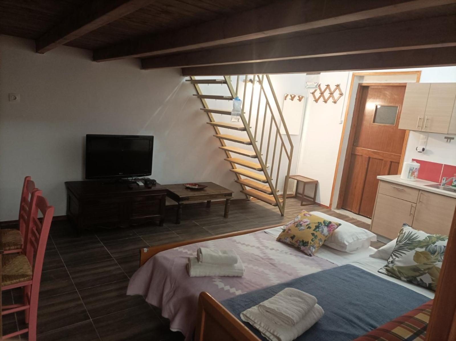 Βαχος Rooms 4 Tseratsia Bagian luar foto